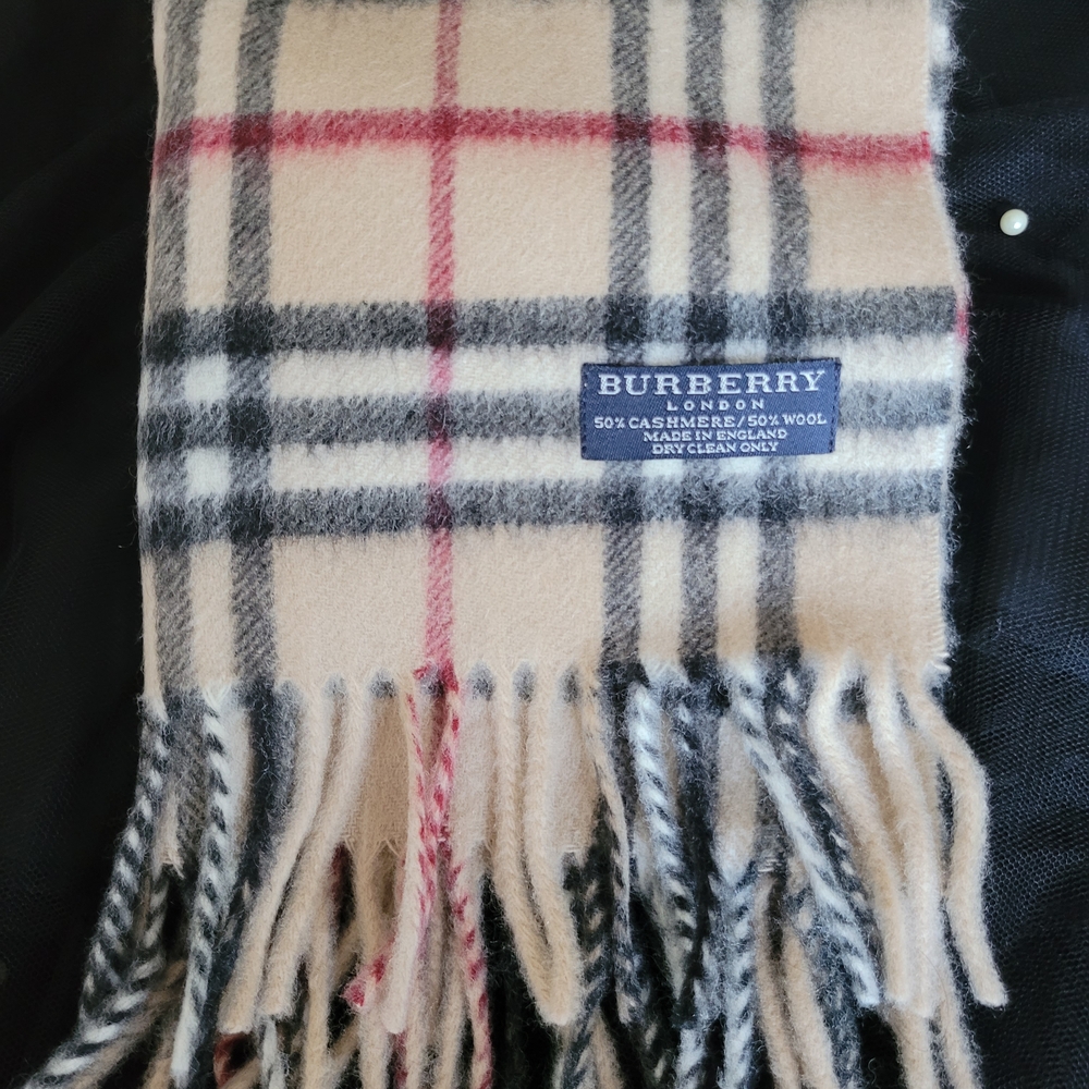 Burberry London Nova Check Scarf - 50% Cashmere/Wool - Made in England - Picture 3 of 4